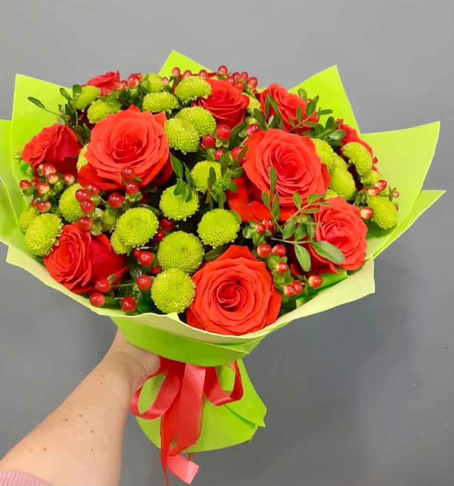 Букет цветов из: Хризантемы и Розы в Зарубино Новгородская область