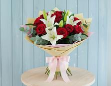 Букет цветов из:  Лилии и Розы в Зарубино Новгородская область