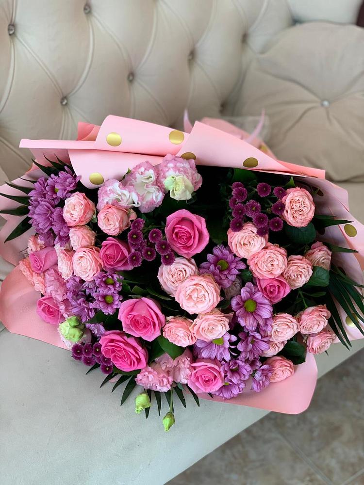 Букет цветов из: Хризантемы, Розы и Лизиантусы в Зарубино Новгородская область