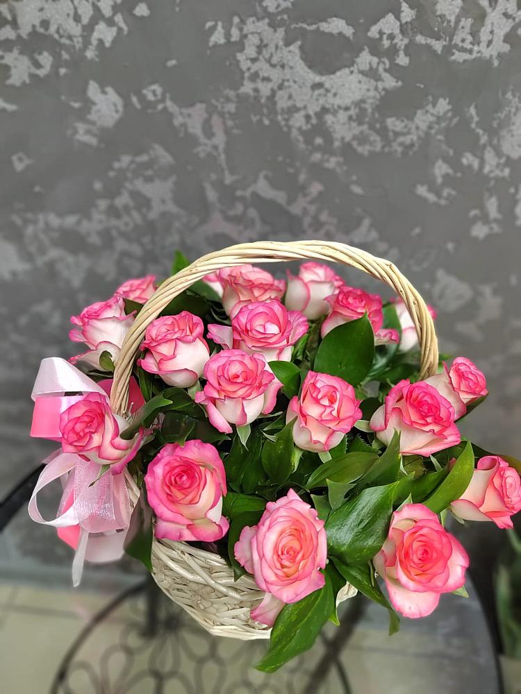 Цветочная композиция из Розы в корзине в Зарубино Новгородская область