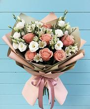 Букет цветов из:  Розы, Альстромерии и Лизиантусы в Зарубино Новгородская область