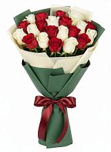Букет Микс из красных и белых роз в Зарубино Новгородская область