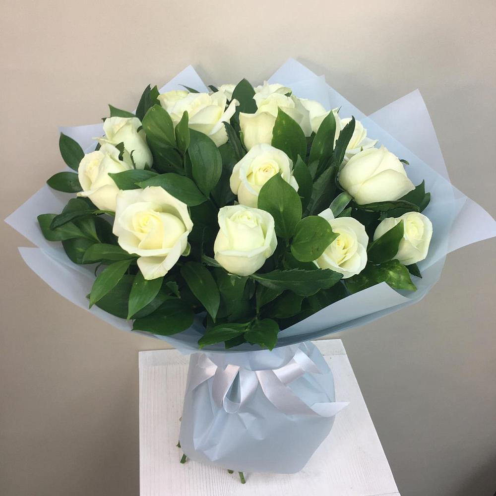 Букет 15 Белых роз Проуд в Зарубино Новгородская область