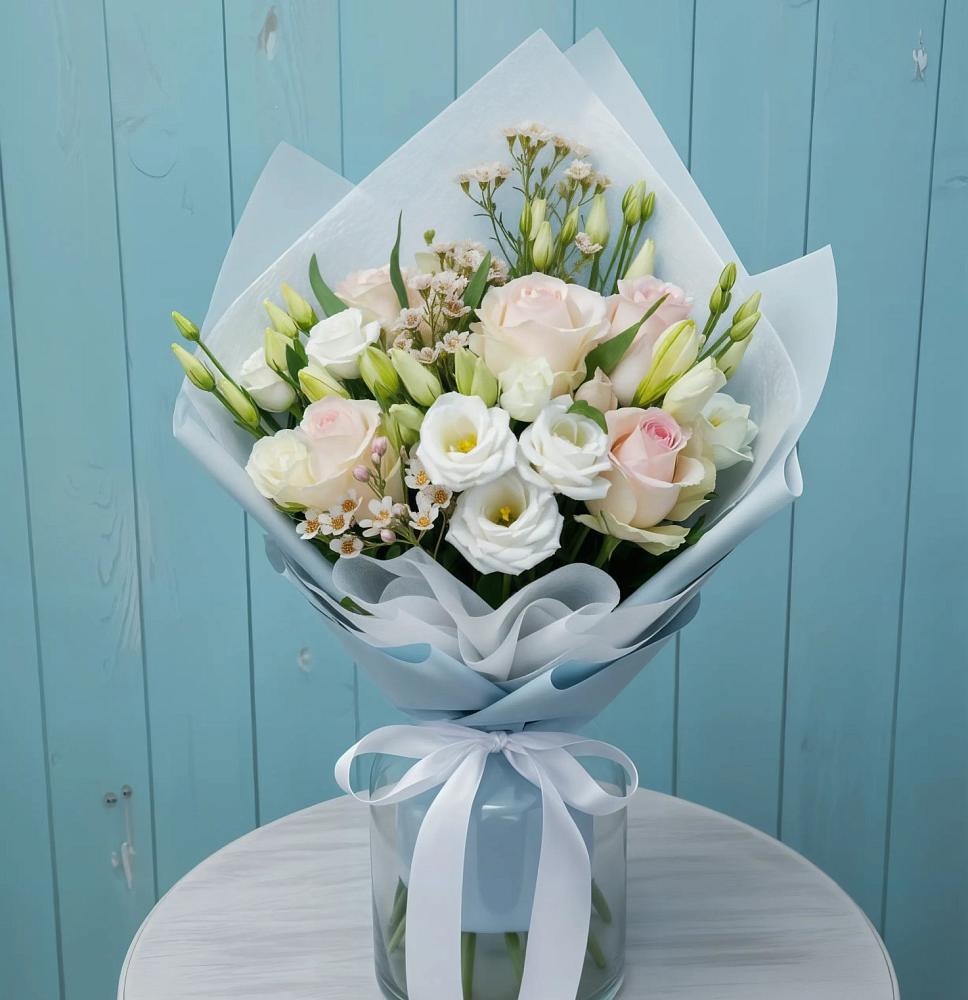 Букет цветов из: Розы и Лизиантусы в Зарубино Новгородская область