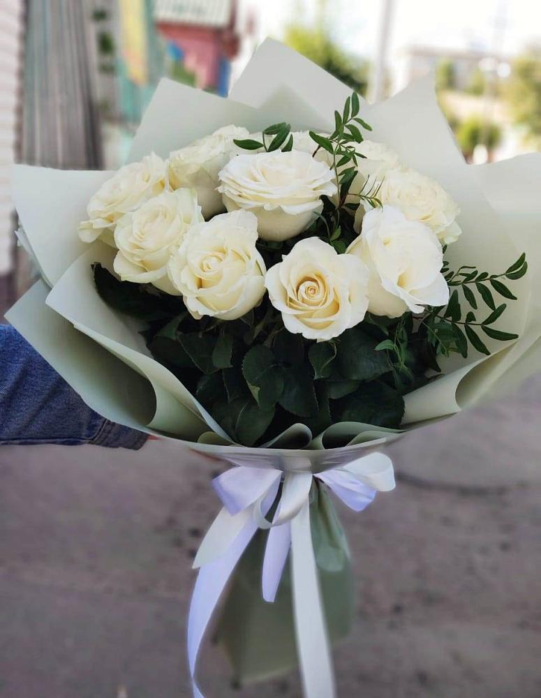 Букет Белые розы Проуд в Зарубино Новгородская область