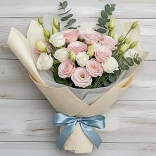 Букет цветов из:  Лизиантусы в Зарубино Новгородская область