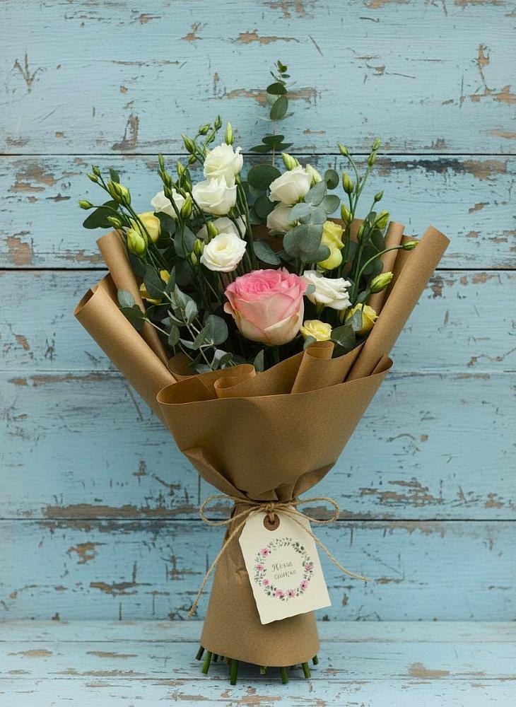 Букет цветов из: Розы и Лизиантусы в Зарубино Новгородская область