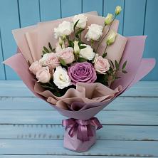 Букет цветов из:  Розы и Лизиантусы в Зарубино Новгородская область