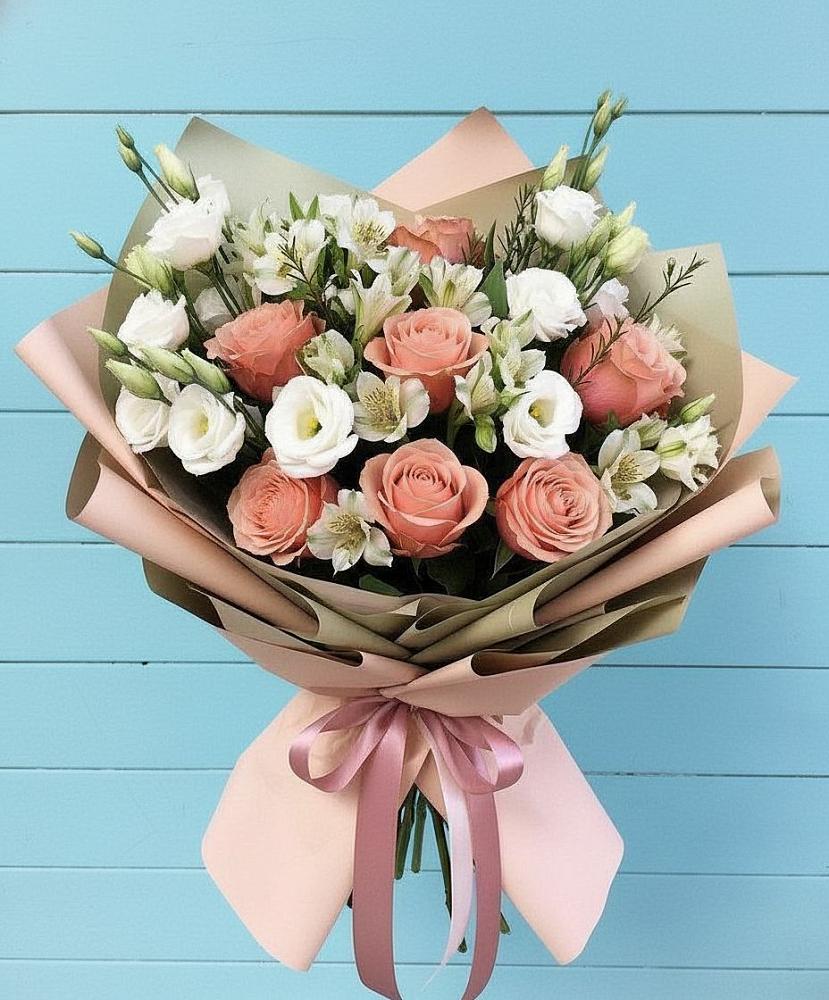 Букет цветов из: Розы, Альстромерии и Лизиантусы в Зарубино Новгородская область