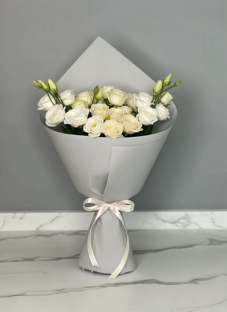 Букет цветов из: Розы и Лизиантусы в Зарубино Новгородская область