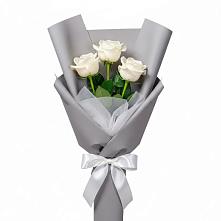 Букет 3 белые розы в Зарубино Новгородская область
