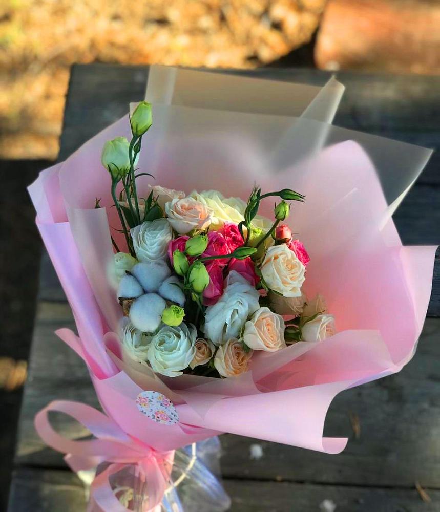 Букет цветов из: Розы и Лизиантусы в Зарубино Новгородская область