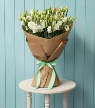 Букет цветов из:  Лизиантусы в Зарубино Новгородская область