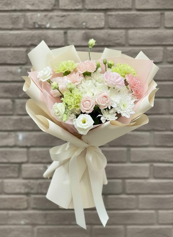 Букет цветов из: Гвоздики, Розы, Лизиантусы и Хризантемы в Зарубино Новгородская область