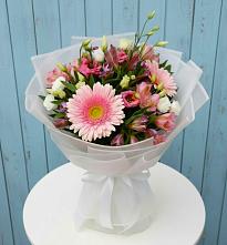 Букет цветов из:  Герберы, Альстромерии и Лизиантусы в Зарубино Новгородская область