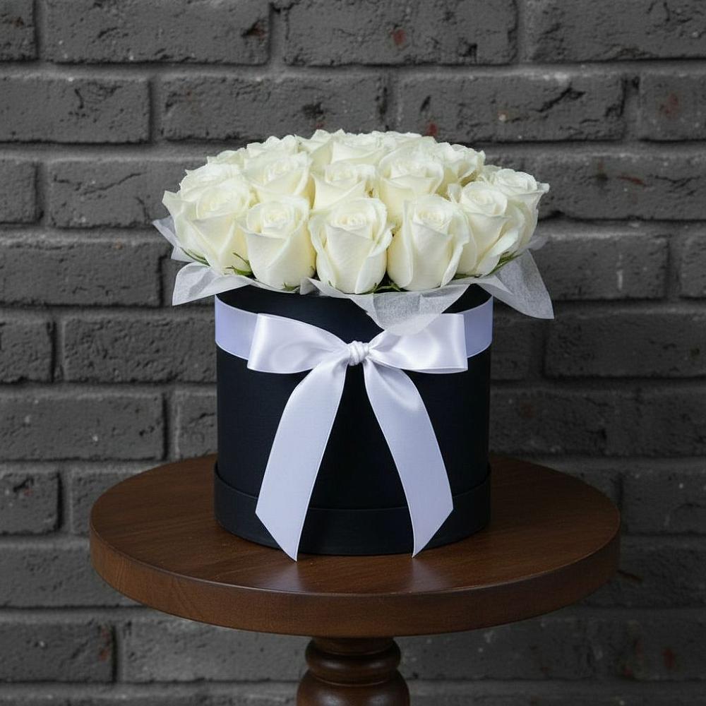 Цветочная композиция из Розы в шляпной коробке в Зарубино Новгородская область