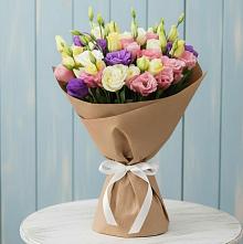 Букет цветов из:  Лизиантусы в Зарубино Новгородская область