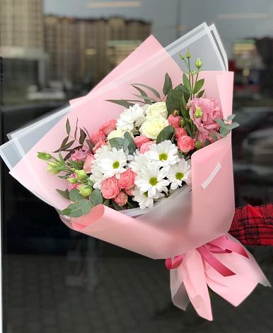 Букет цветов из: Розы, Лизиантусы и Хризантемы в Зарубино Новгородская область